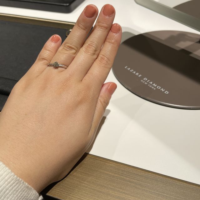 【ラザール ダイヤモンド(LAZARE DIAMOND)の口コミ】 ダイヤモンドの輝きは今まで見た中で1番！！！
照明のあるところでも、暗…