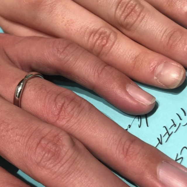 【ティファニー(Tiffany & Co.)の口コミ】 女性用は、ダイヤが細かく散りばめられていました。普通のサークル状では…