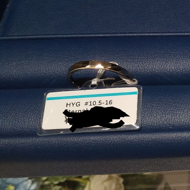 【銀座ダイヤモンドシライシの口コミ】 カットが全体的に入ったデザインの結婚指輪を探していました。カットが一…