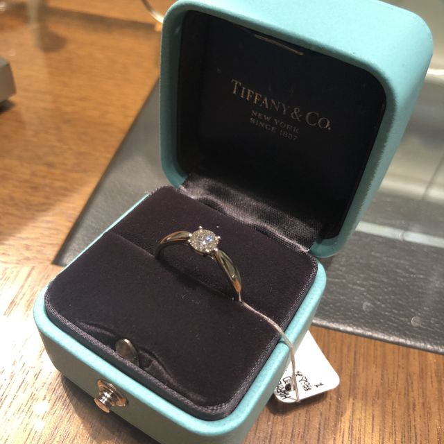 【ティファニー(Tiffany & Co.)の口コミ】 昔から婚約指輪はティファニーがいいというなんとなくの憧れがあったので…