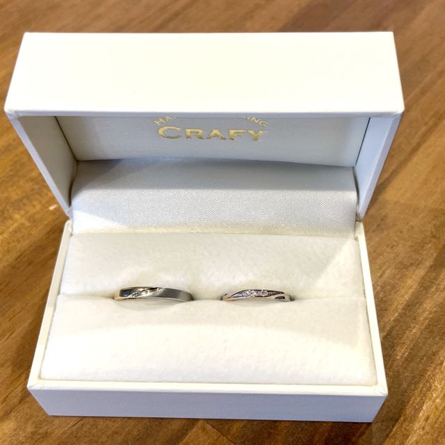 【CRAFY(クラフィ)の口コミ】 2人で自由なデザインで手作りできる所に魅力を感じました。

お互いプラチ…