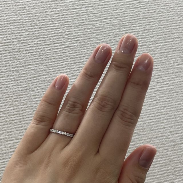 【銀座ダイヤモンドシライシの口コミ】 定番の婚約指輪と結婚指輪を両方持つことに対抗を感じたため、エタニティ…