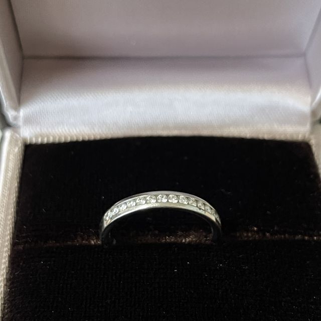 【アイプリモ(I-PRIMO)の口コミ】 デイリー使いできるシンプルかつ華やかなハーフエタニティリングで、レー…