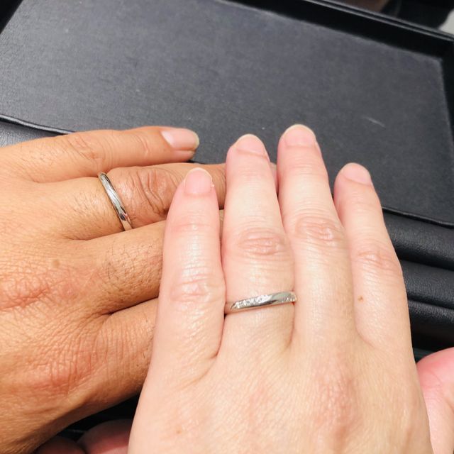 【エクセルコダイヤモンド(EXELCO DIAMOND)の口コミ】 シンプルなものを彼が希望していました。
また私は、少しキラキラ感のある…