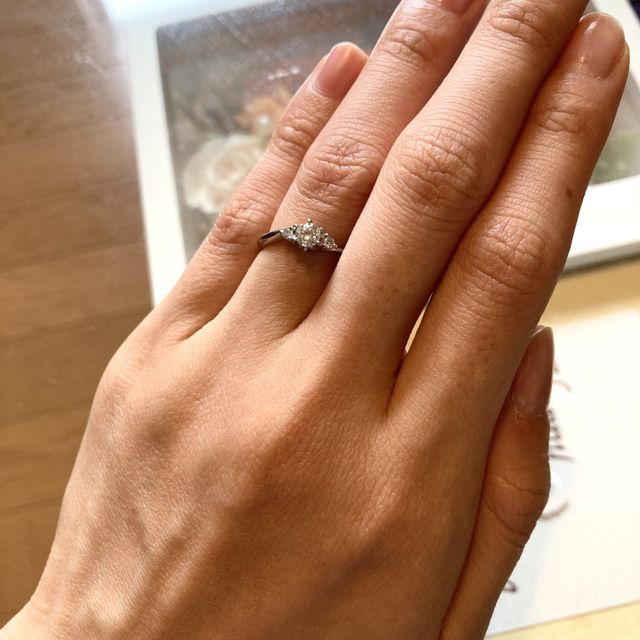 【STAR JEWELRY(スタージュエリー)の口コミ】 繊細さと可憐さがあるデザインがとても気に入りました。ウェーブタイプな…