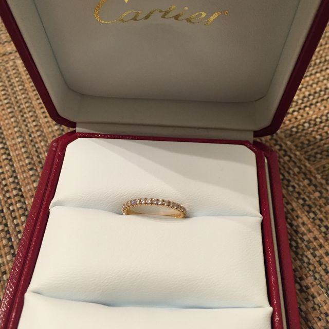 【カルティエ(Cartier)の口コミ】 婚約指輪を買ってもらえると思っていなかったので、とにかく使いやすいも…