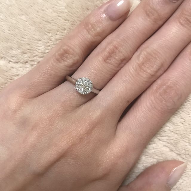 【ラザール ダイヤモンド(LAZARE DIAMOND)の口コミ】 ネットで見たデザインがどんぴしゃだったことに加えて、ヘイローでも細い…