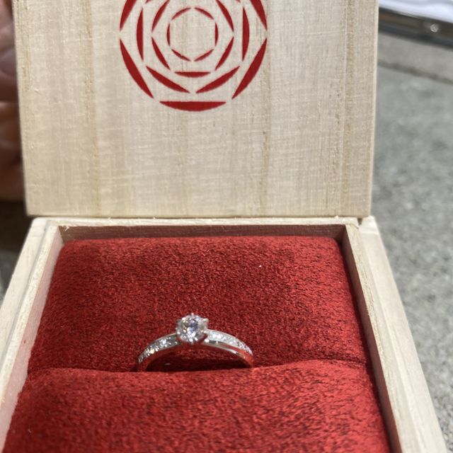 【出雲結(いずもゆい)の口コミ】 デザインが気に入ったため。またダイヤモンドのオプションや刻印等も種類…