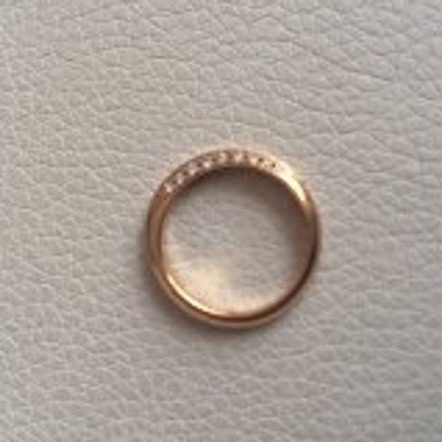 【Ponte Vecchio(ポンテヴェキオ)の口コミ】 デザインと着け心地の良さです。デザインに関しては、ゆるやかな流線型の…