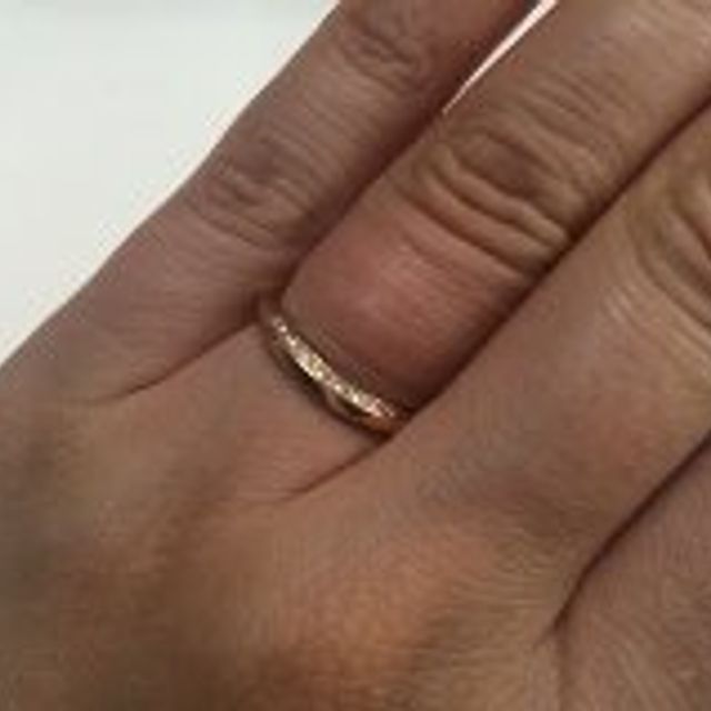 【Ponte Vecchio(ポンテヴェキオ)の口コミ】 デザインと着け心地の良さです。デザインに関しては、ゆるやかな流線型の…