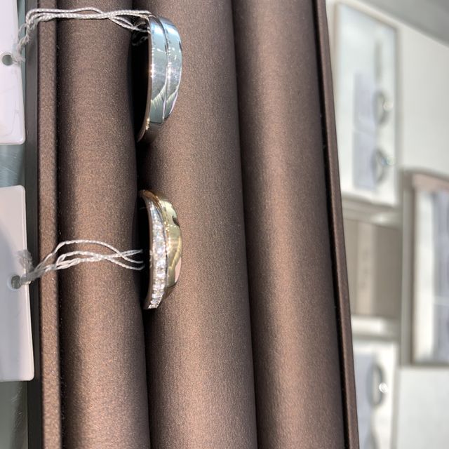 【アイプリモ(I-PRIMO)の口コミ】 ゴールドとプラチナのコンビネーションの指輪を探していました。他のブラ…