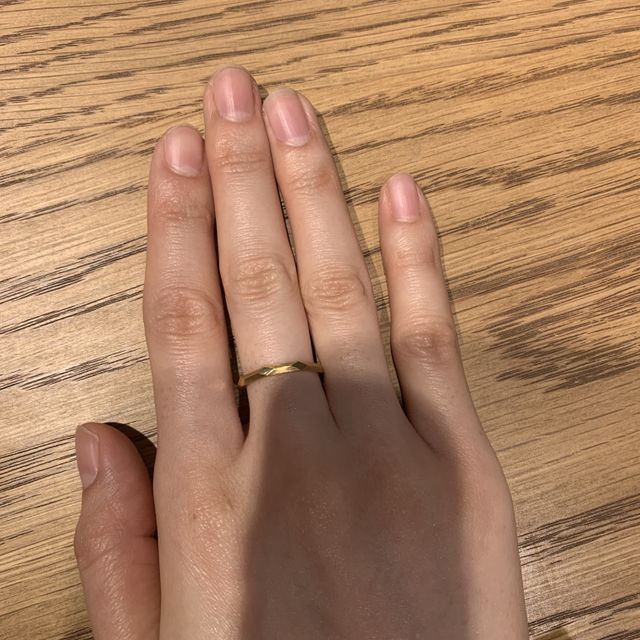 【Love Bond(ラブボンド)の口コミ】 シンプルで、形がとても綺麗な指輪でした。マリッジリングでなくてファッ…