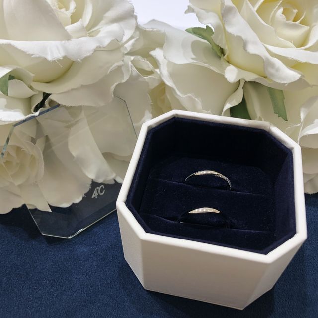 【4℃ BRIDAL(ヨンドシーブライダル)の口コミ】 デザインにとても悩みましたが、最後は着け心地が良いもので選びました。
…