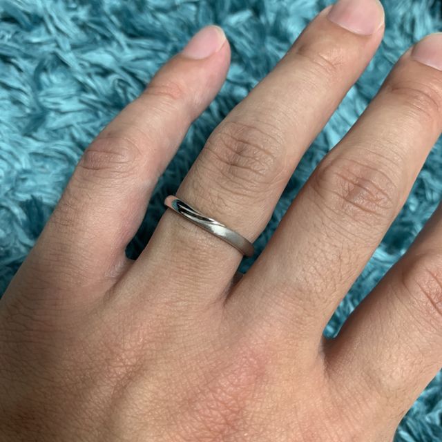 【銀座ダイヤモンドシライシの口コミ】 ねじれているところがお気に入りです。またそれに伴い艶が変わっていくと…