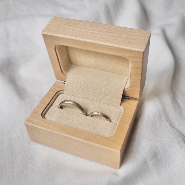 【uchimari(ウチマリ)の口コミ】 お洒落で手作り感のある指輪が良かったので、ぽこぽこ模様にマット加工に…