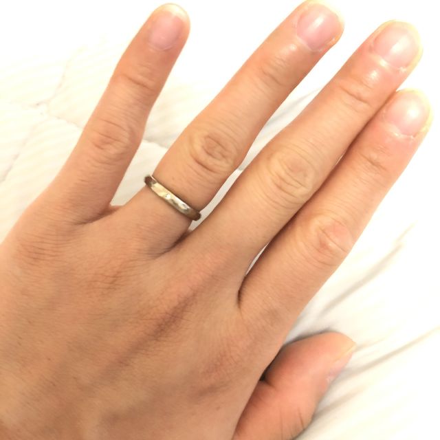 【YUKA HOJO(ユカホウジョウ)の口コミ】 槌目に一目惚れしました。色味にも一目惚れしました。どんな服装にも合う…