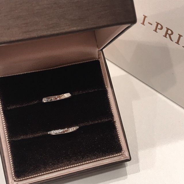 【アイプリモ(I-PRIMO)の口コミ】 結婚指輪をネットで探していたらこの指輪に出会い
一目惚れしました。
ア…