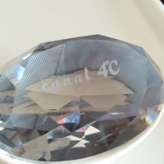 【canal4℃(カナルヨンドシー)の口コミ】 シンプルでスッキリしている所です。指輪の裏にはお互いの誕生石を入れる…