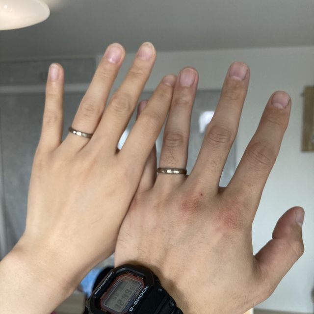 【YUKA HOJO(ユカホウジョウ)の口コミ】 ホワイトゴールドの淡い金色と、鏡面磨きではなく研磨材仕上げによるマッ…