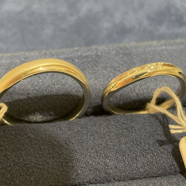 【4℃ BRIDAL(ヨンドシーブライダル)の口コミ】 シンプルなウェーブライン。少し太めで存在感あり。
指が長めの人、手が大…