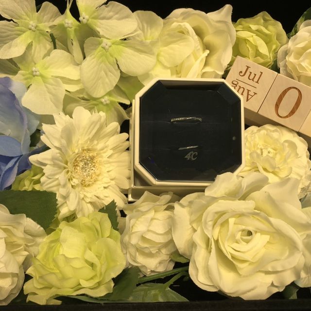 【4℃ BRIDAL(ヨンドシーブライダル)の口コミ】 結婚指輪を単体で着けるだけではなく、婚約指輪と重ねて着けたかったので…