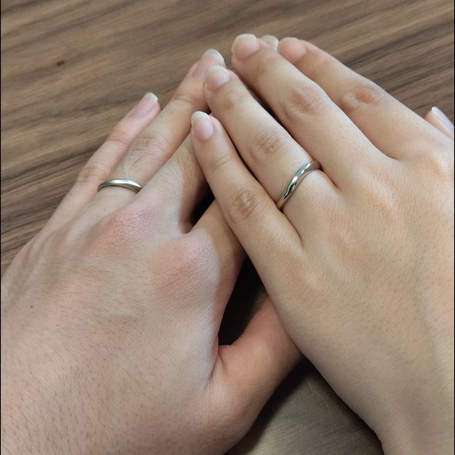 【4℃ BRIDAL(ヨンドシーブライダル)の口コミ】 決め手はシンプルなデザインとつけ心地、値段です。デザインはきらびやか…