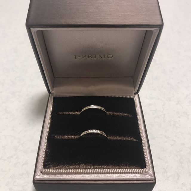 【アイプリモ(I-PRIMO)の口コミ】 シンプルなストレートラインながらも、中心に埋め込まれたダイヤによって…