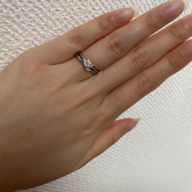 【銀座ダイヤモンドシライシの口コミ】 新作のGlow of Liveというセットリングを購入しました。ウェーブのかかっ…