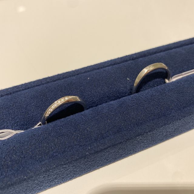 【4℃ BRIDAL(ヨンドシーブライダル)の口コミ】 プラチナ95%の、ダイヤをとめる爪が少ない分、ダイヤが多く入るし輝き方も…