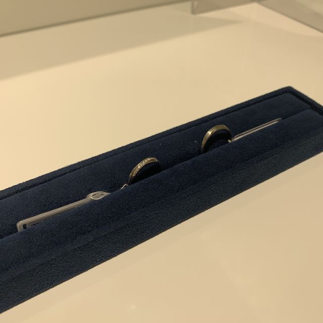 【4℃ BRIDAL(ヨンドシーブライダル)の口コミ】 光沢のあるリングと、マットのリングのちょうど中間のようなデザインでし…