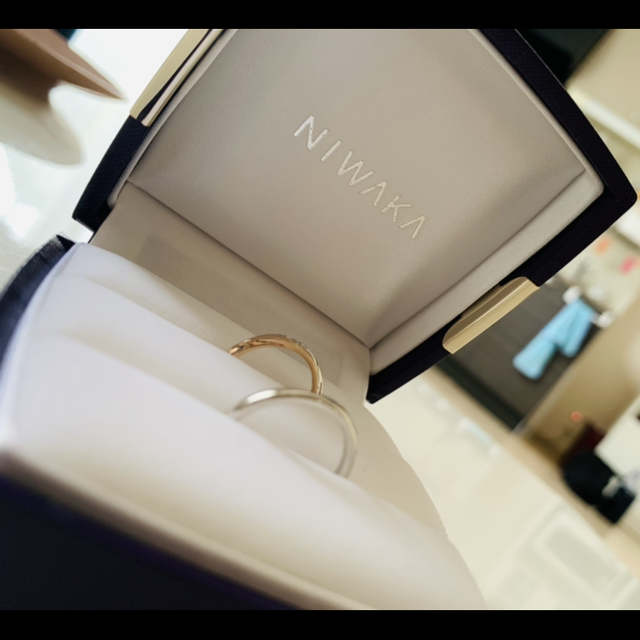 【俄(にわか)の口コミ】 素敵なデザインで一目惚れしました。セットリングにした時に、映えるデザ…