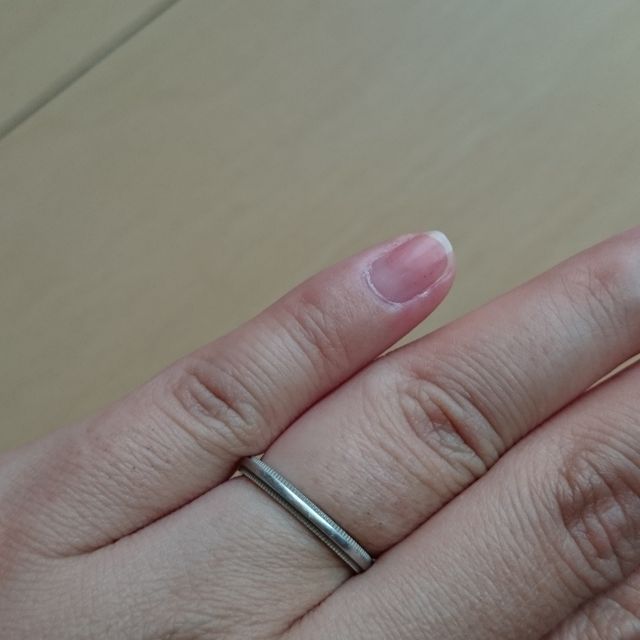 【ティファニー(Tiffany & Co.)の口コミ】 男性が着けても自然なシンプルなものがよかったので、これにきめました！
…