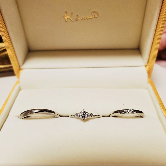 【ケイウノ ブライダル(K.UNO BRIDAL)の口コミ】  結婚指輪のデザインは、デザイナーさんにその場で複数のデザインを描いて…