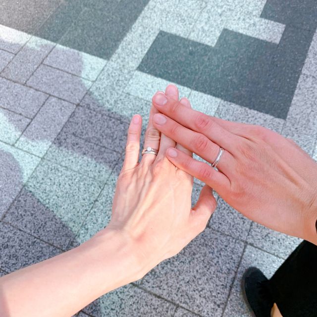 【ティファニー(Tiffany & Co.)の口コミ】 プラチナが前提で、2人とも痩せ型だったので、細いものが良かったです。た…