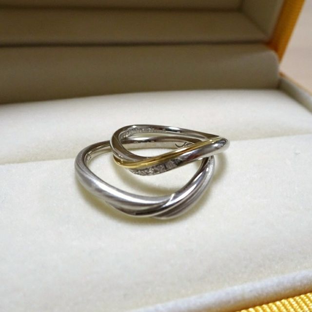 【ケイウノ ブライダル(K.UNO BRIDAL)の口コミ】 元々、指が綺麗に見えるウェーブ系の指輪を探していました。こちらは指輪…
