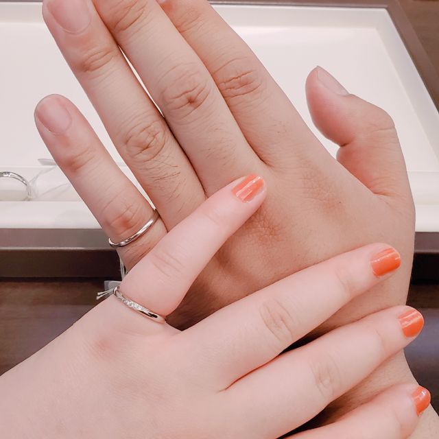 【俄(にわか)の口コミ】 ストレートライン、プラチナのダイヤモンド入り指輪になります。ウェーブ…