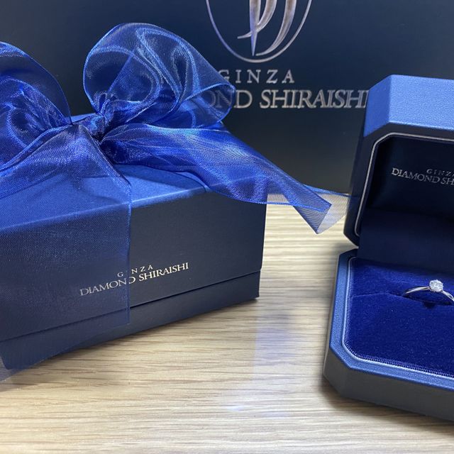 【銀座ダイヤモンドシライシの口コミ】 指輪のデザインがシンプルなものを探していて、立て爪の形にもこだわりま…