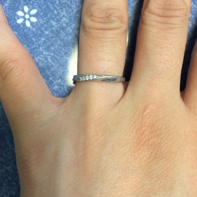 【4℃ BRIDAL(ヨンドシーブライダル)の口コミ】 常に着けているものなので、シンプルなものが良いと思い、いくつかデザイ…