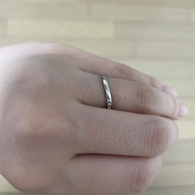 【アイプリモ(I-PRIMO)の口コミ】 婚約指輪もこちらのものをいただいていたため、重ね付けしたときに映える…