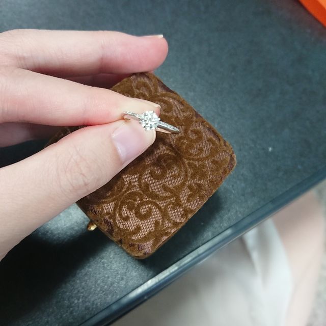 【アンジェリックフォセッテ(Angelique Fossette)の口コミ】 ブランドよりも良質なダイヤモンドを取り扱っていること、コストが抑えら…