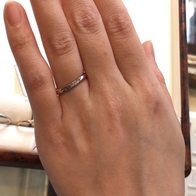 【Petit Marie(プチマリエ)の口コミ】 ショコラピンクゴールドの色味と、シンプルだけど少し捻りのあるデザイン…