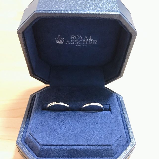 【ROYAL ASSCHER(ロイヤル・アッシャー)の口コミ】 すごく着けやすく、綺麗な指輪だったので決めました！
ロイヤルアッシャー…