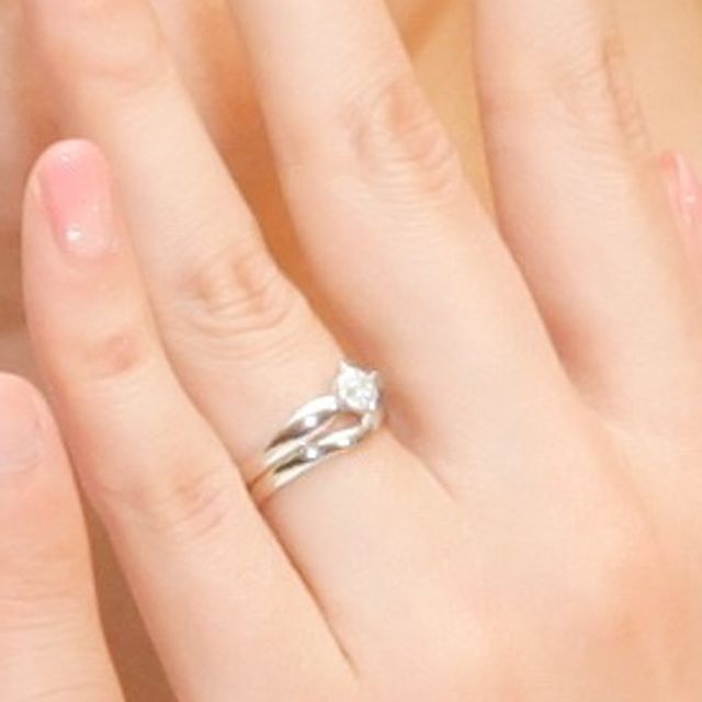 【ブルガリ(BVLGARI)の口コミ】 ダイヤモンドの両端が細くなるデザインがダイヤモンドが映えてとっても素…