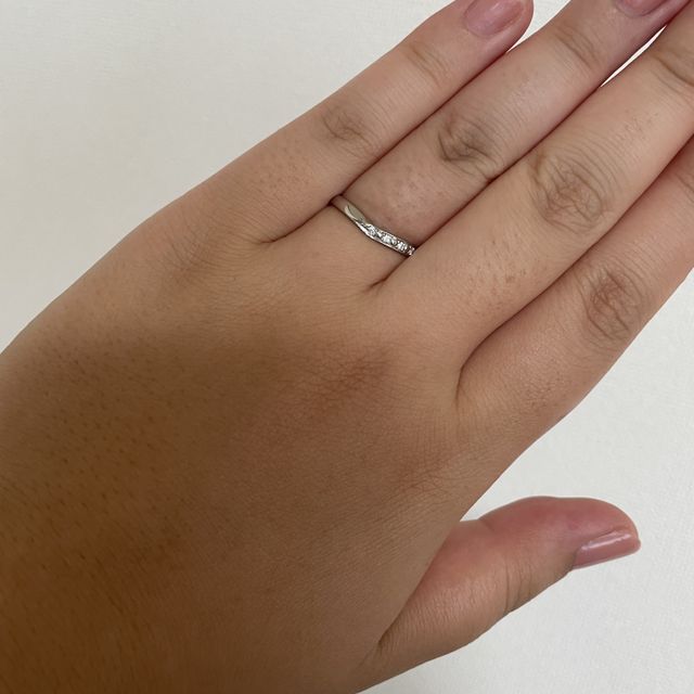 【1122 iifuufu bridal(いい夫婦ブライダル)の口コミ】 指が太く短いのでVラインのもので探していました。いい夫婦ブライダルの婚…