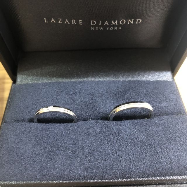 【ラザール ダイヤモンド(LAZARE DIAMOND)の口コミ】 平打ちのデザインが、アクセントになっており、お洒落だと思います。フィ…