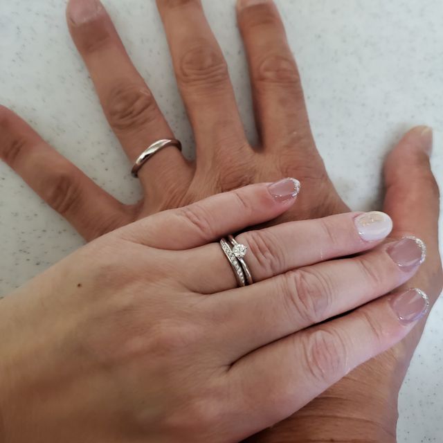 【4℃ BRIDAL(ヨンドシーブライダル)の口コミ】 指輪のデザインが気に入りました。価格についてもお手頃でよかったです。
…