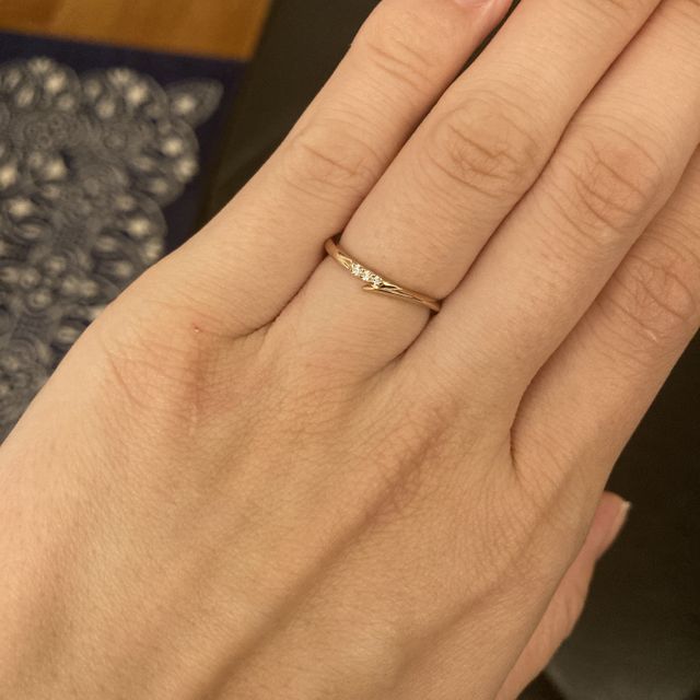 【アイプリモ(I-PRIMO)の口コミ】 他にはないデザインに一目惚れして迷わず購入しました。宝石のあしらいが…