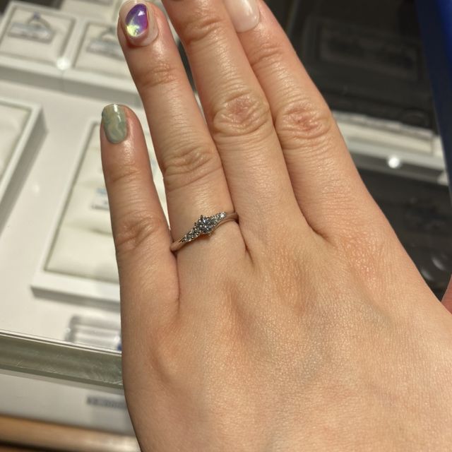 【銀座ダイヤモンドシライシの口コミ】 彼がダイヤモンドシライシのプロポーズリングを選んでくれていたため、自…