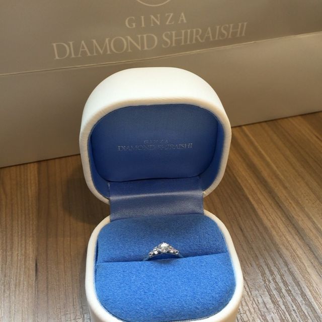 【銀座ダイヤモンドシライシの口コミ】 コンシェルジェの方が私の好みを聞いて選んできてくれた指輪でした。当時…