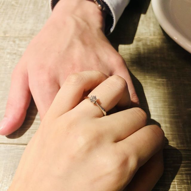 【銀座ダイヤモンドシライシの口コミ】 そのとき新しいデザインだったグローオブラブの婚約指輪とセントグレアで…